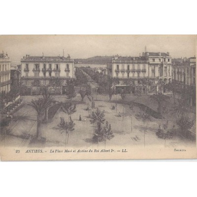 Antibes - La Place Macé et Avenue du Roi albert 1er